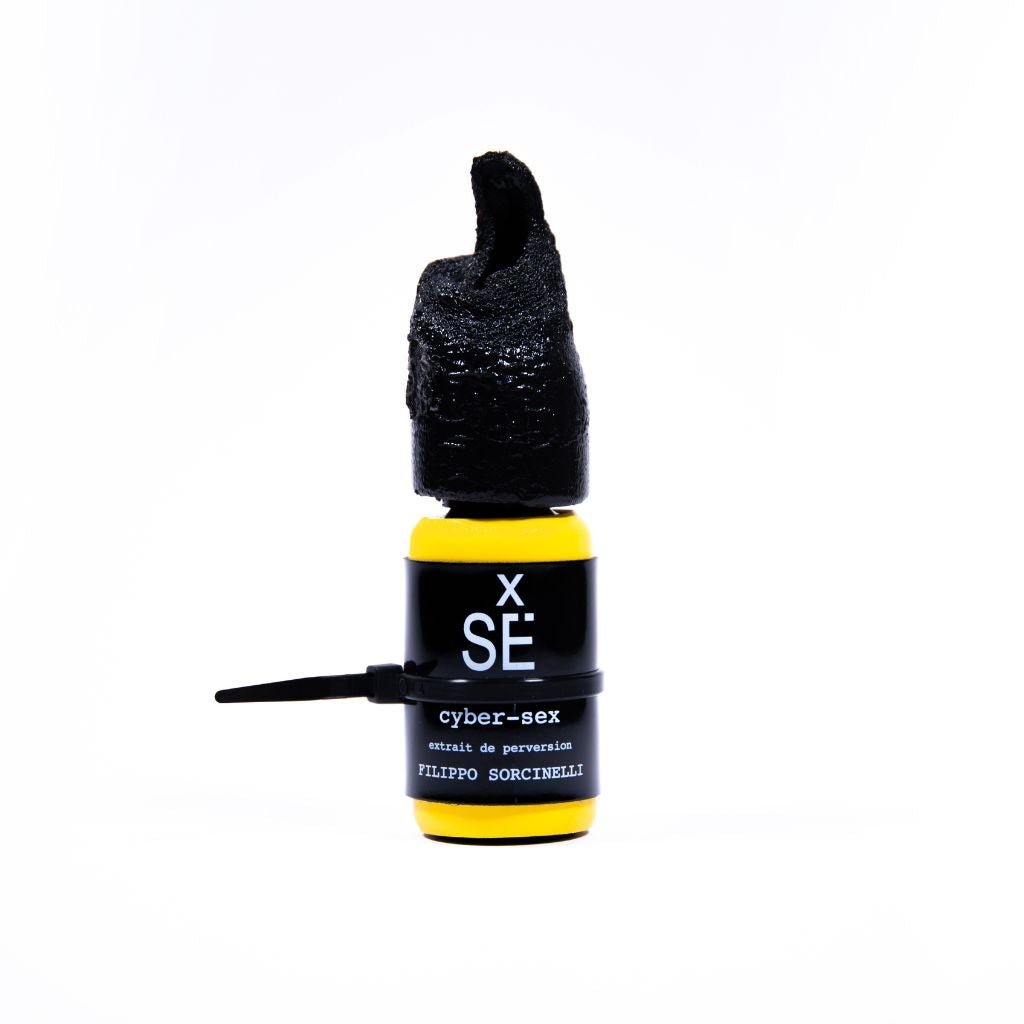 Filippo Sorcinelli Perfumes born in 2014; dedicated to the artistic passions of their creator:
Gothic art, music, photographythe fog.Shop at Theperfumedirectory.com