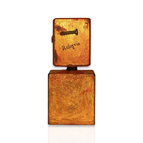Filippo Sorcinelli Perfumes born in 2014; dedicated to the artistic passions of their creator:
Gothic art, music, photographythe fog.Shop at Theperfumedirectory.com