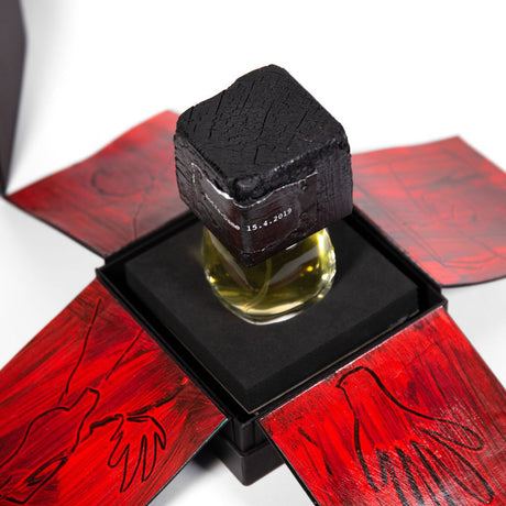 Filippo Sorcinelli Perfumes born in 2014; dedicated to the artistic passions of their creator:
Gothic art, music, photographythe fog.Shop at Theperfumedirectory.com